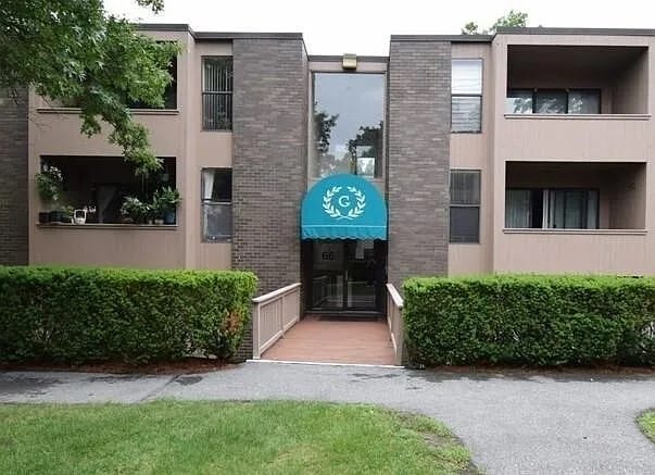 Building Photo - 14 Shrewsbury Green Dr Unit D