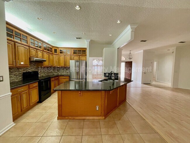 Photo - 2127 Forest Gate Dr W