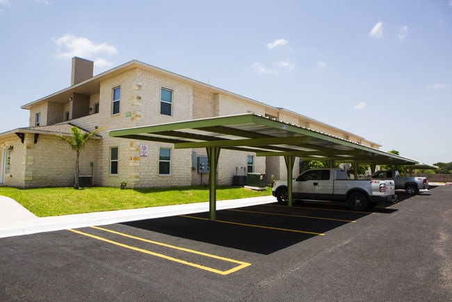 Exterior View 2 - 901 E Redbud Ave Rental