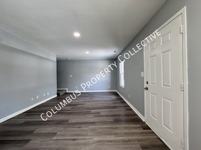 Photo - 3285 E Mound St