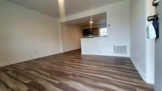 Photo - 1518 W Clara Dr