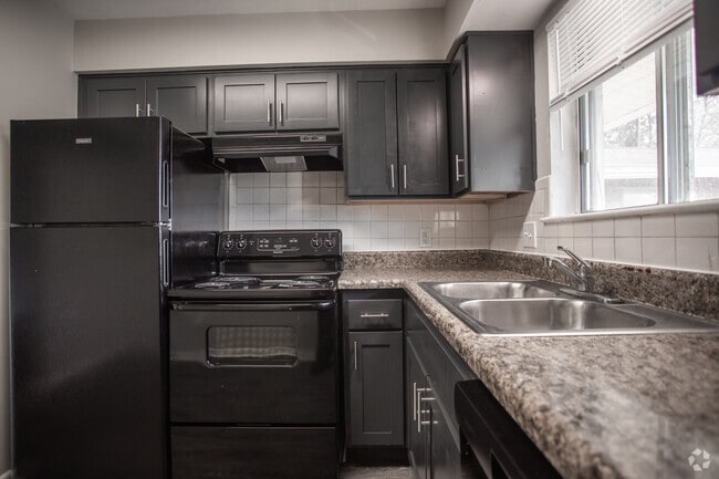 2BR,1BA,-950SF - The Grove