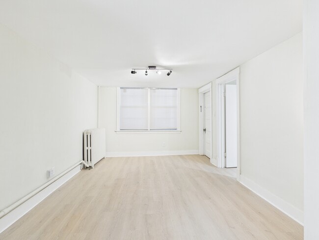 Photo - 1541 W Barry Ave