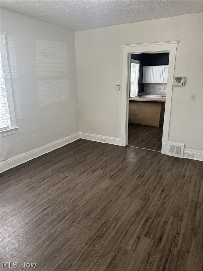 Photo - 10209 Elwell Ave