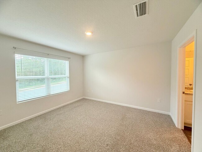 Photo - Modern 3-Bedroom Home in Bridlewood