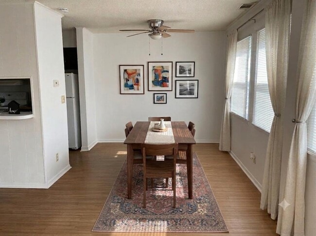Photo - 930 Briar Manor