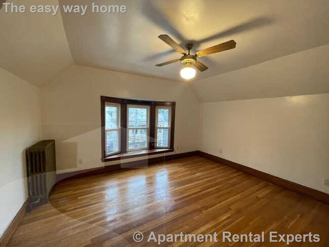 Building Photo - 145 Lowell St Unit #3