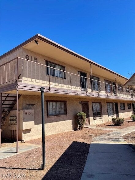 Building Photo - 615 S Royal Crest Cir Unit 22