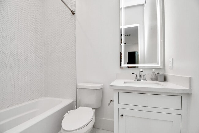 Building Photo - 2303 Yupon St