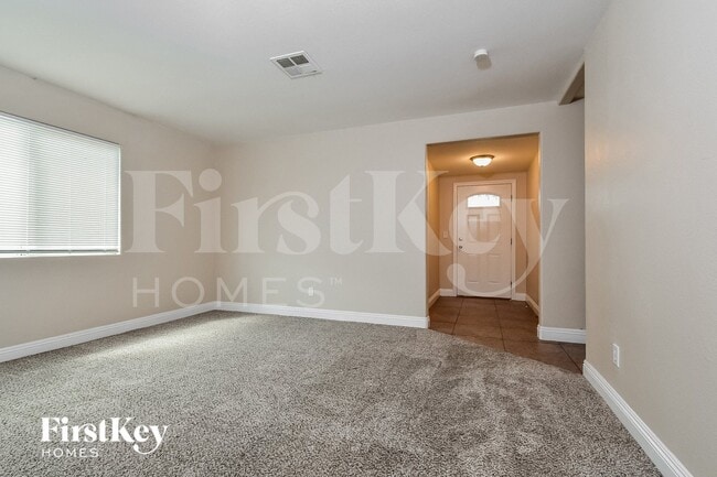 Photo - 301 Kings Ave