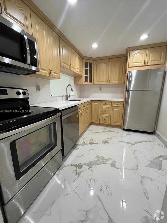 Building Photo - 8540 SW 133rd Avenue Rd Unit 308 Rental