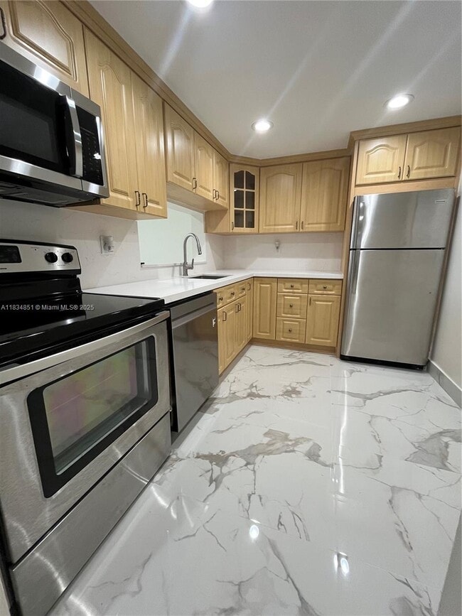Building Photo - 8540 SW 133rd Avenue Rd Unit 308 Rental