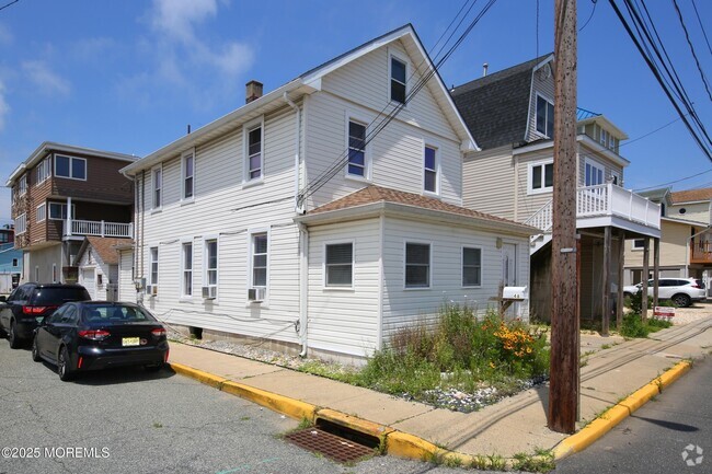 Building Photo - 48 Barberie Ave Unit 2nd fl Rental