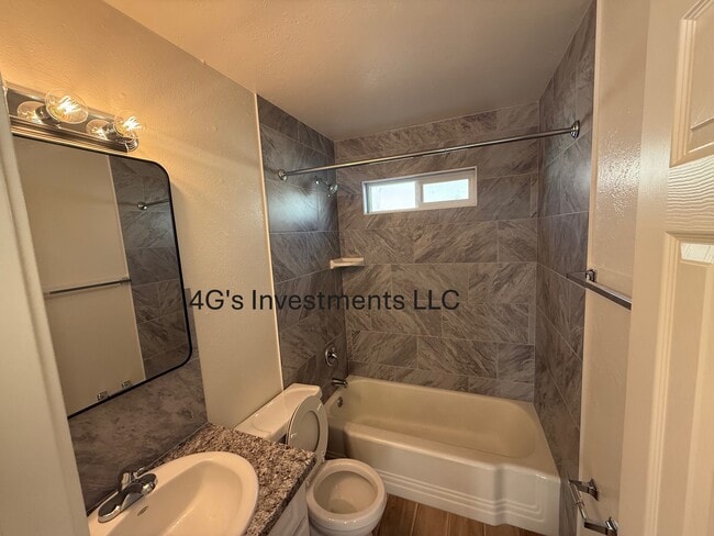 Photo - 3302 E Edgecliff Dr