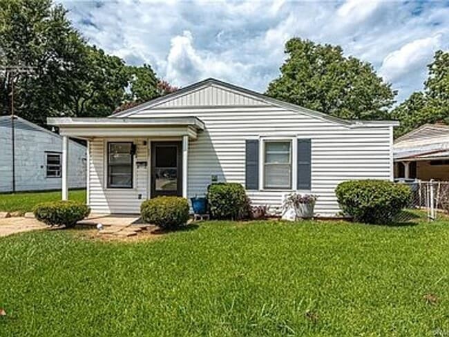 Building Photo - 3530 Pleasant Dr