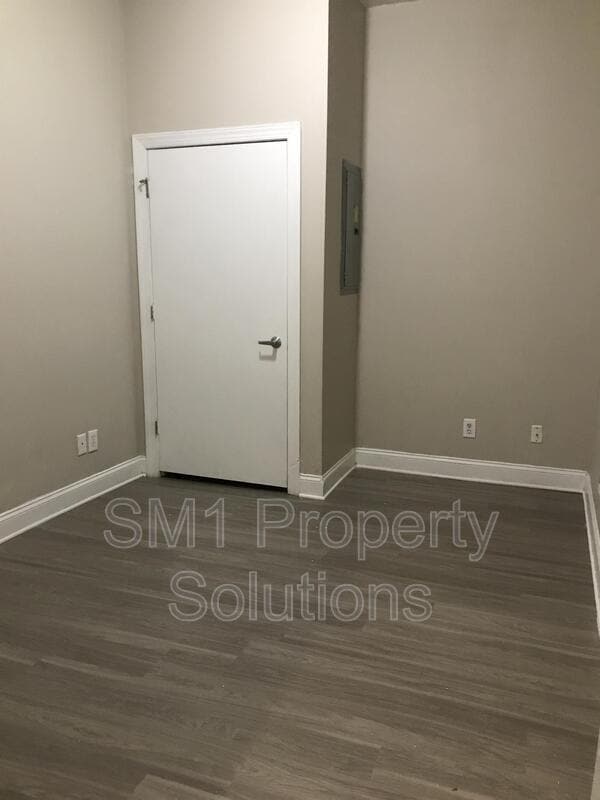 Photo - 220 W Market St
