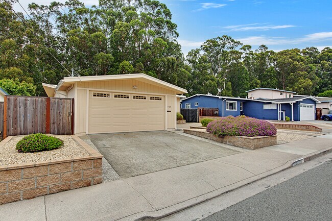 Photo - 1163 Crespi Dr House