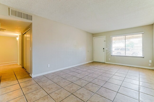 Photo - 562 W Highland St