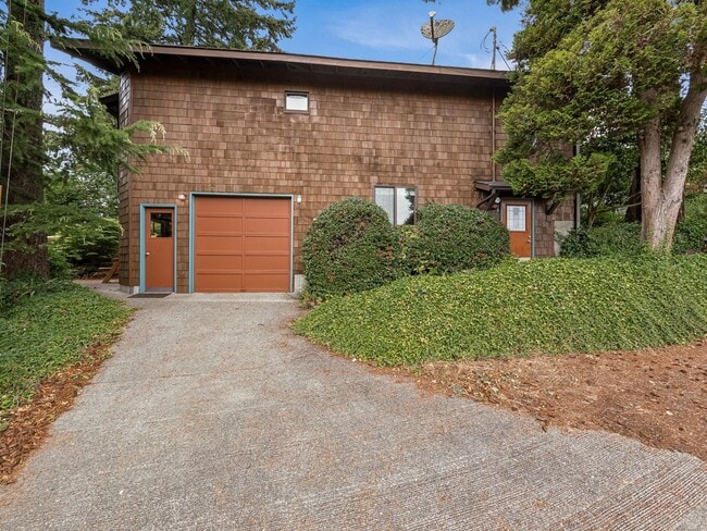 Photo - Super Sweet Cottage Living, Centrally Loca...