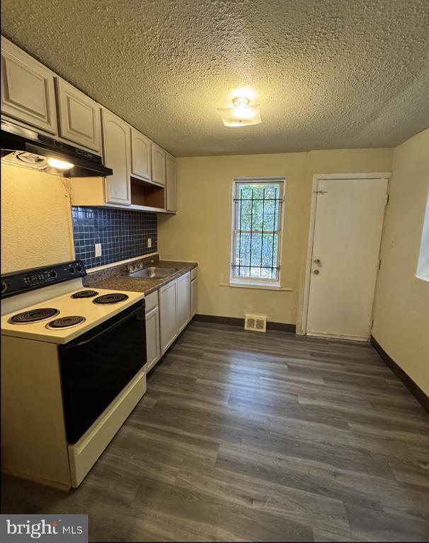 Photo - 2148 N Newkirk St