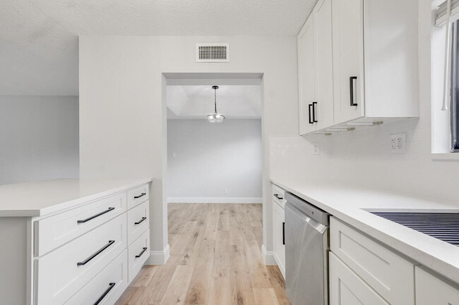 Photo - 15072 Ashland Pl Unit 132