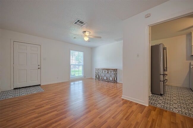 Photo - 5513 Fairdale Ln