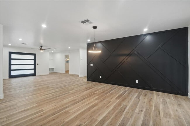 Photo - 8525 E Clarendon Ave