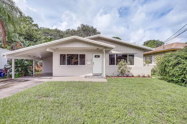 Photo - 124 SW 2nd St