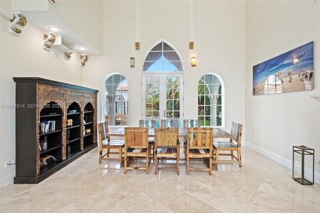 Photo - 2501 Pine Tree Dr