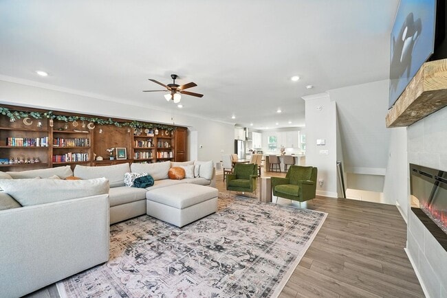 Photo - 3411 Swallowtail Ter