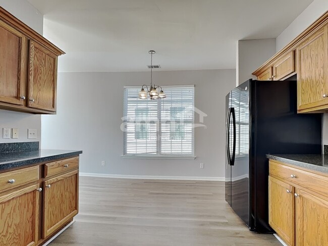 Photo - 201 Heritage Pky