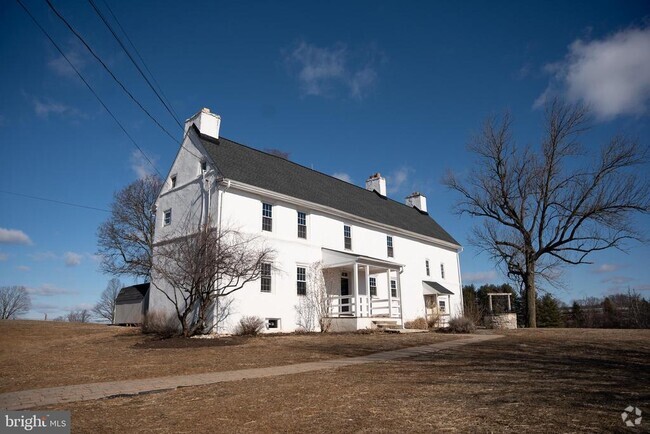 Building Photo - 395 Bishop Hollow Rd Rental