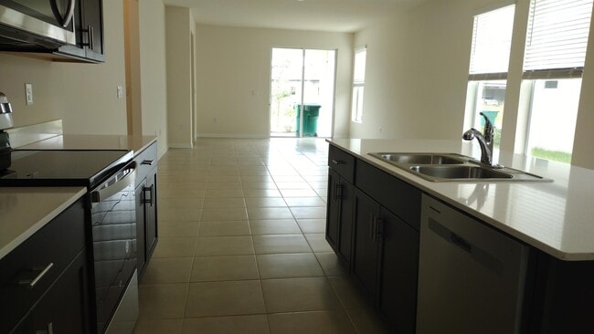 Photo - 816 Friendship Cir