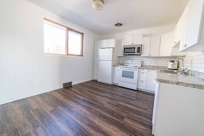 Photo - 368 Dufferin St