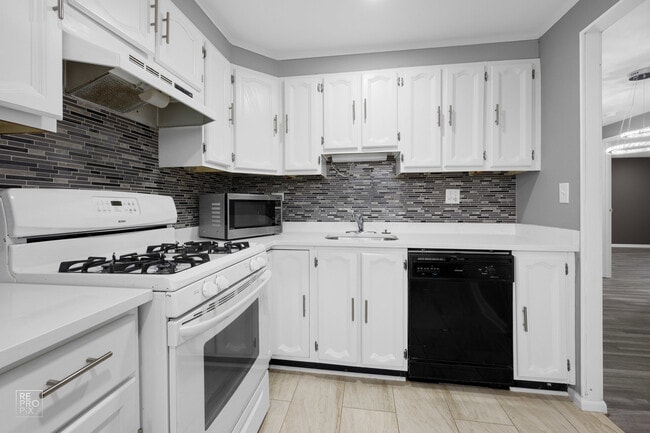 Photo - 115 Millbrook Ln