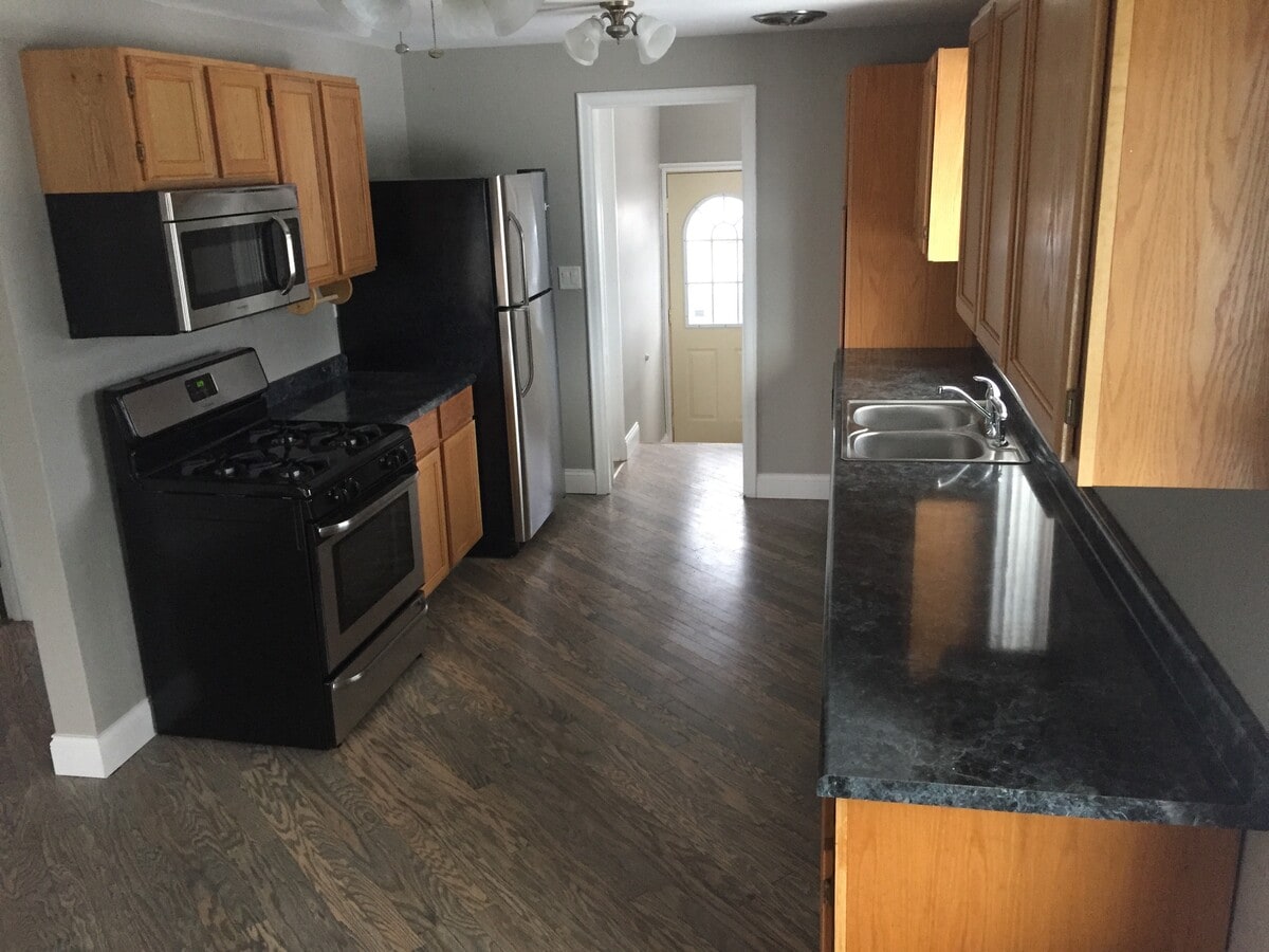 Photo - 1718 Eisner Avenue