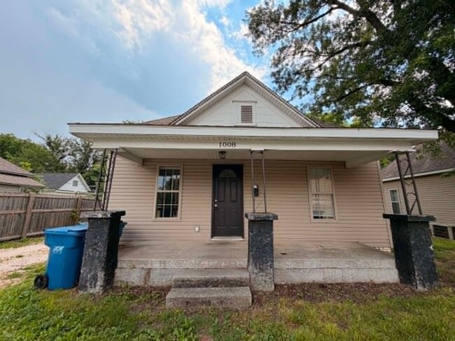 Building Photo - Cute 2 bedroom / 1 bathroom house Joplin Mo!!