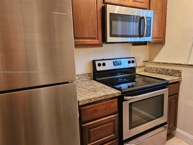 Building Photo - 2 bedroom in Hollywood FL 33021 Rental