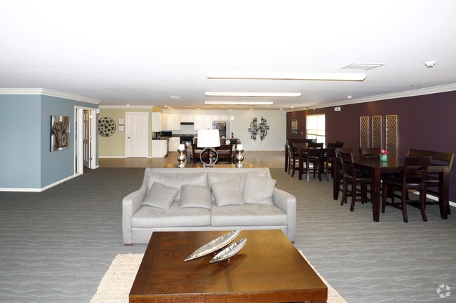 Clubhouse - Madison Lakes