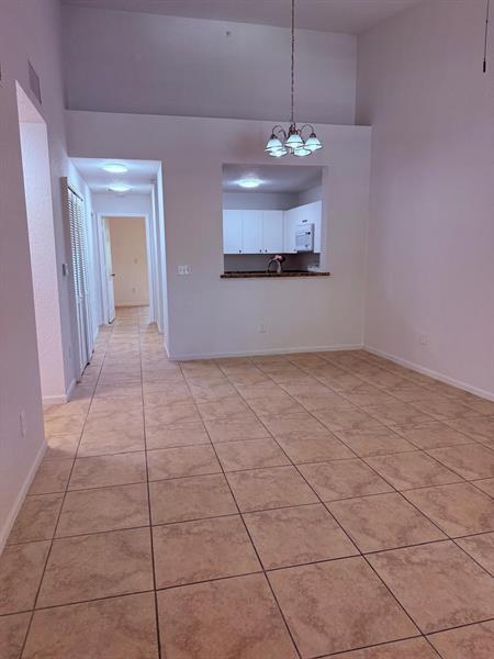 Building Photo - 2941 Riverside Dr Unit 303 Rental