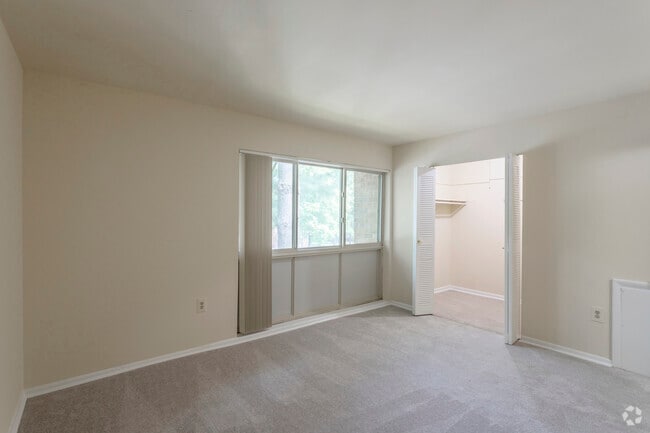 1 BR, 1 BA - 740 SF