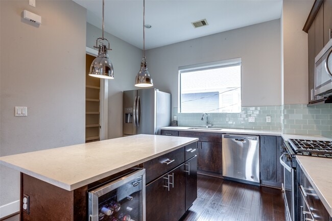 Building Photo - 3814 Leeland St Rental