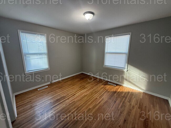 Photo - $1325 - 3 bedroom / 2 bathroom - Single Family Home