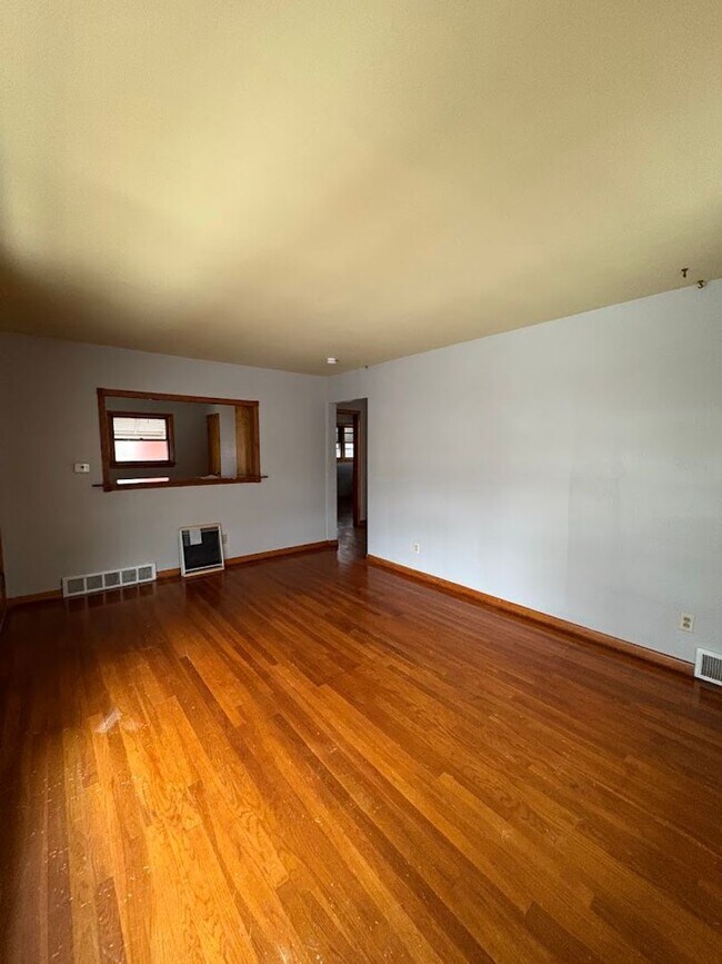 Photo - Three bedroom one bathroom home for rent