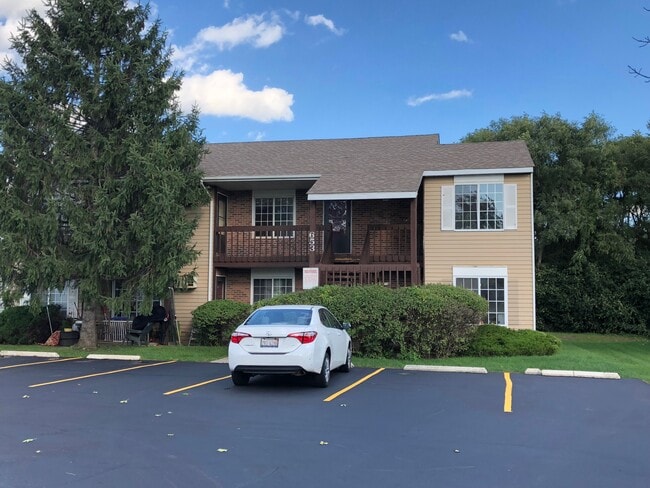 Vista frontal del edificio - 653 Swan Dr Unidad 1B