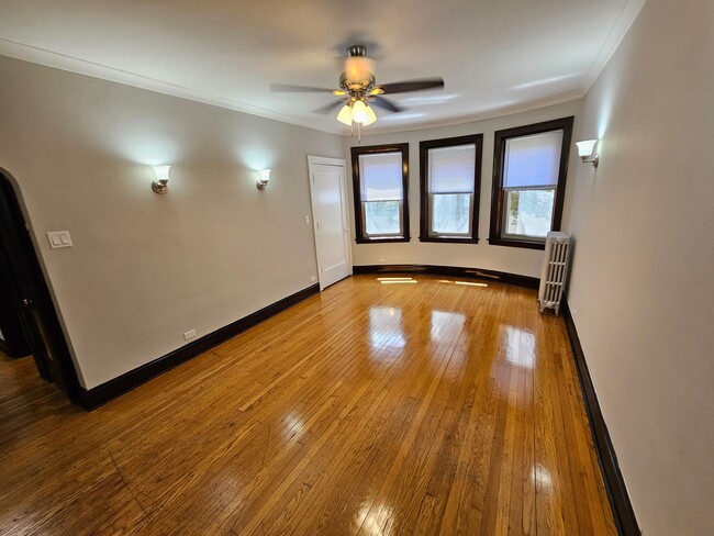 Building Photo - 4537 N Hamilton Ave Unit 1w Rental