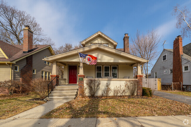 Building Photo - 694 W Hazelhurst St Rental