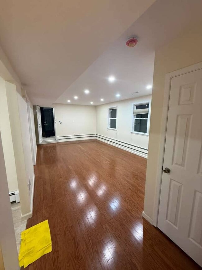 Photo - 67-06 171st St