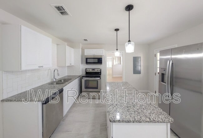 Photo - 1211 E 13th St