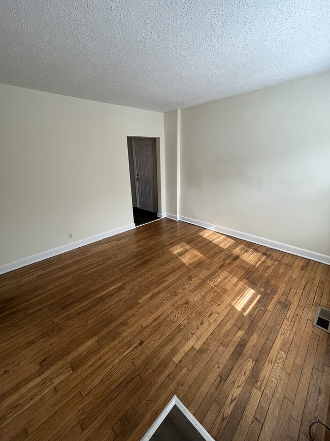 Photo - 300 Chamberlain St